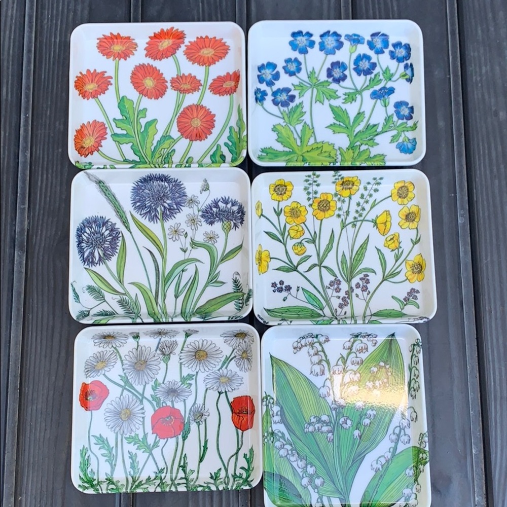 Set of 6 decorative plastic trays